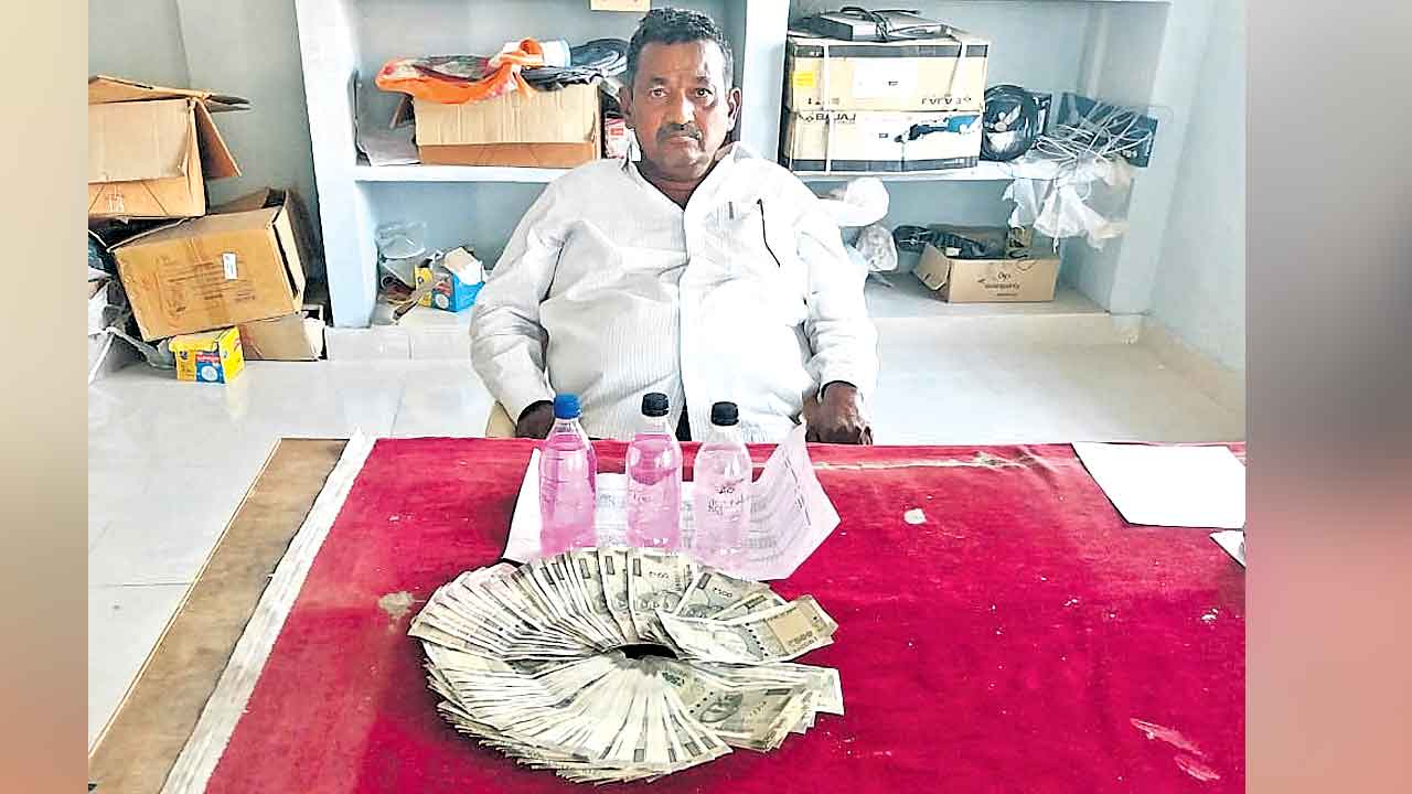 ఏసీబీకి చిక్కిన ఈడబ్ల్యూఐడీసీ డీఈ శంకర్‌