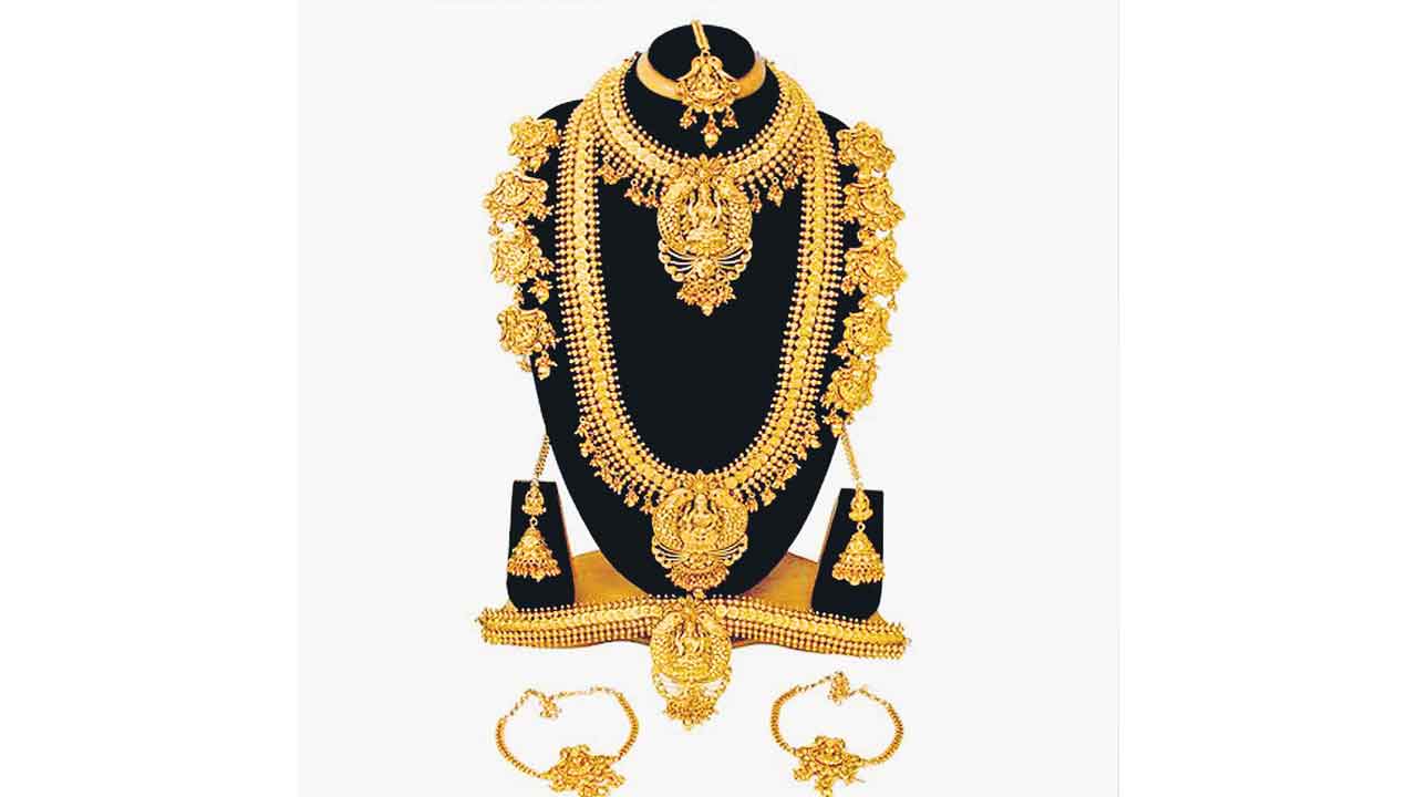 Gold Rate | రికార్డు స్థాయికి బంగారం.. ఒకే రోజు రూ.1300 పెరుగుదల