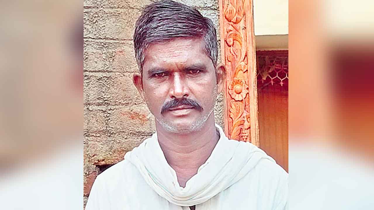 పంట ఎండిందని రైతు ఆత్మహత్య