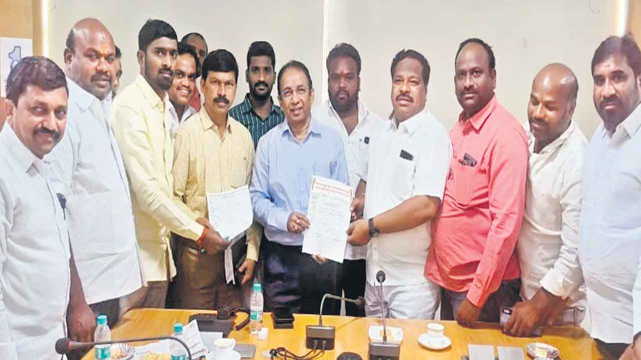 ఇసుక పాలసీ మారిస్తే ఊరుకోం