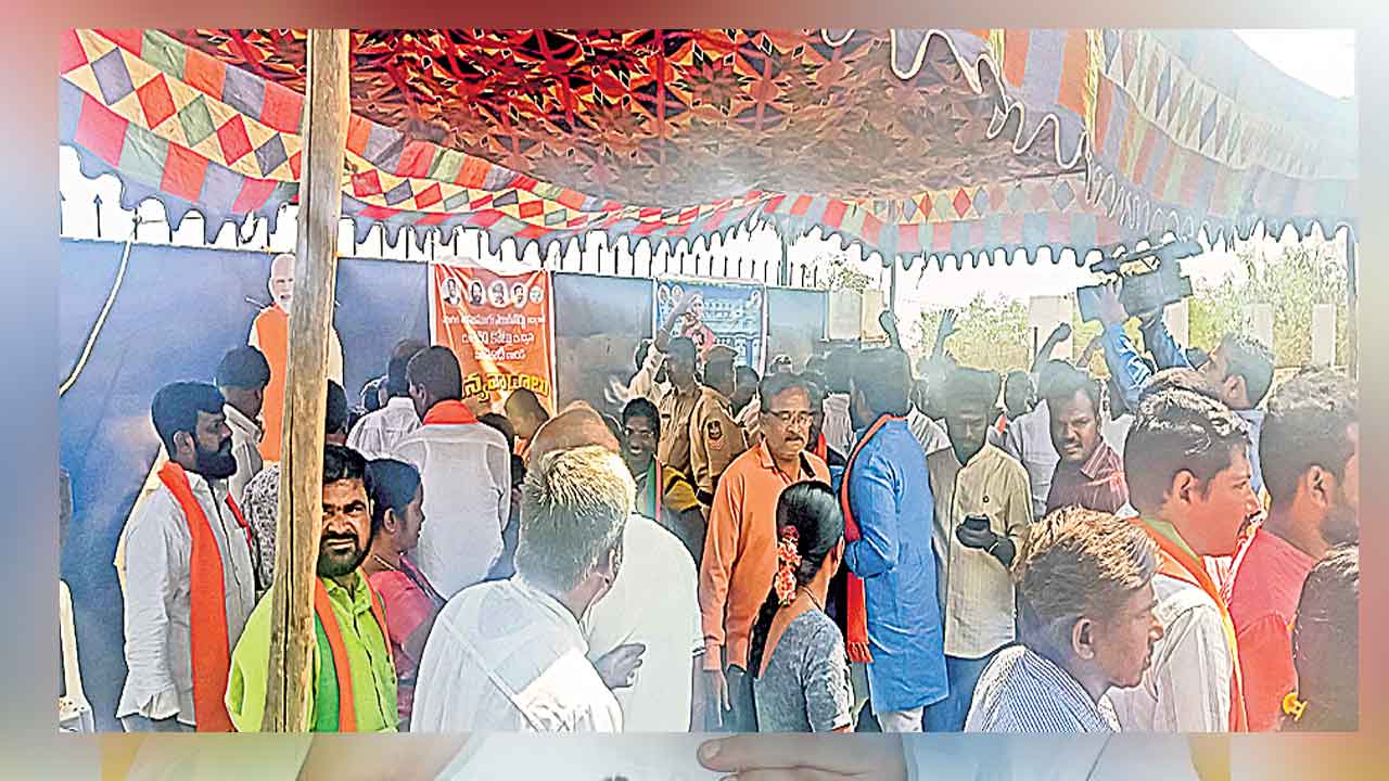 Election Code | అధికార పార్టీలకు ఎన్నికల కోడ్‌ వర్తించదా?.. సామాన్యులు, ప్రతిపక్ష పార్టీలపైనే కేసులా?