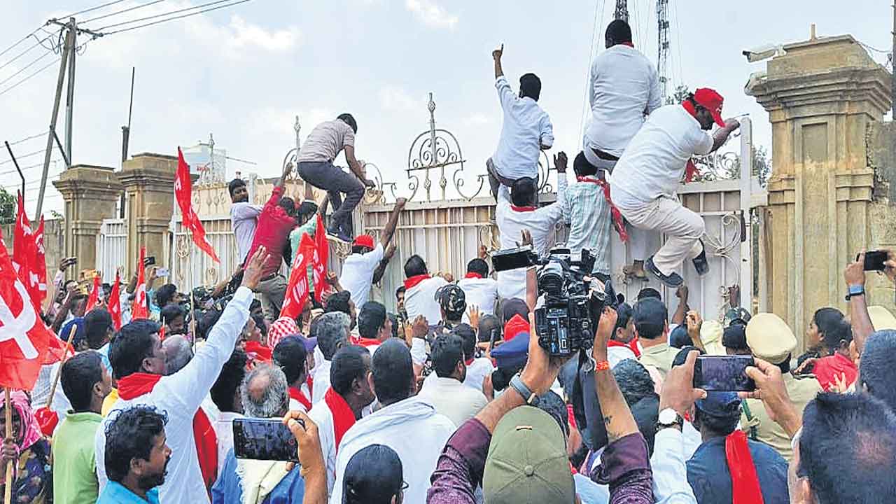 రామోజీ ఫిలింసిటీ ముట్టడి ఉద్రిక్తం