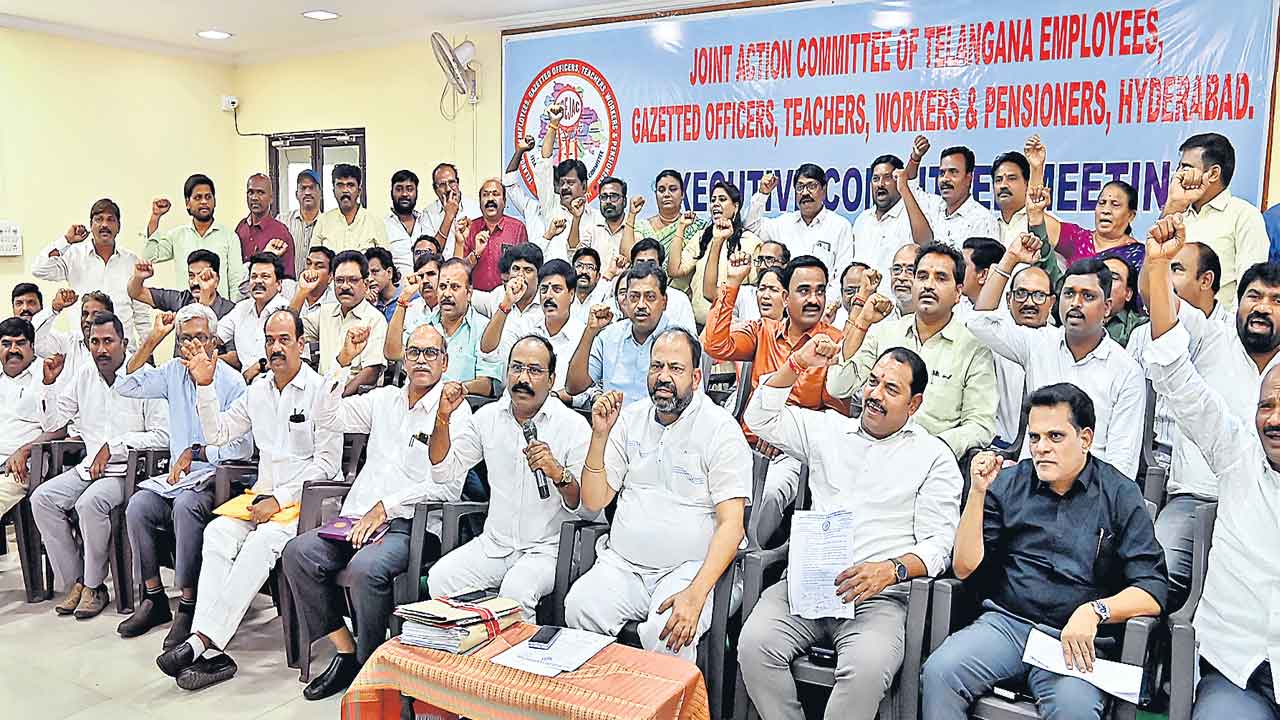 ఉద్యోగుల ఉద్యమబాట