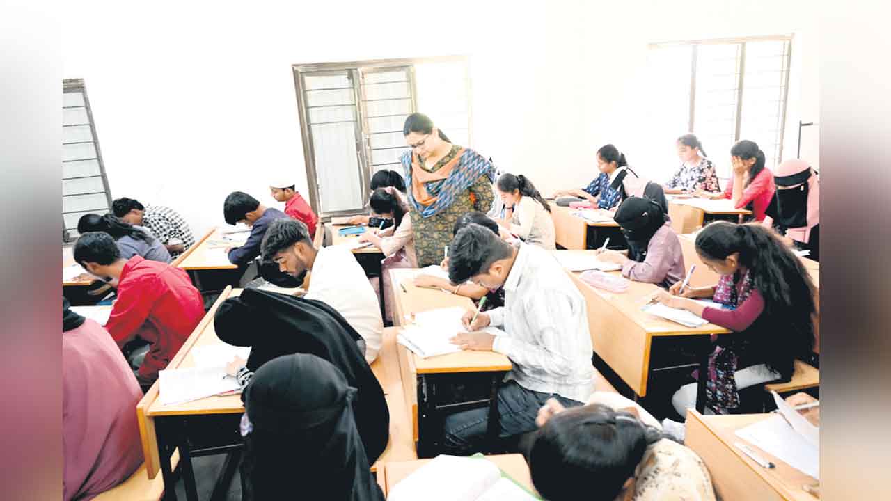 ప్రశాంతంగా ఇంటర్‌ పరీక్షలు