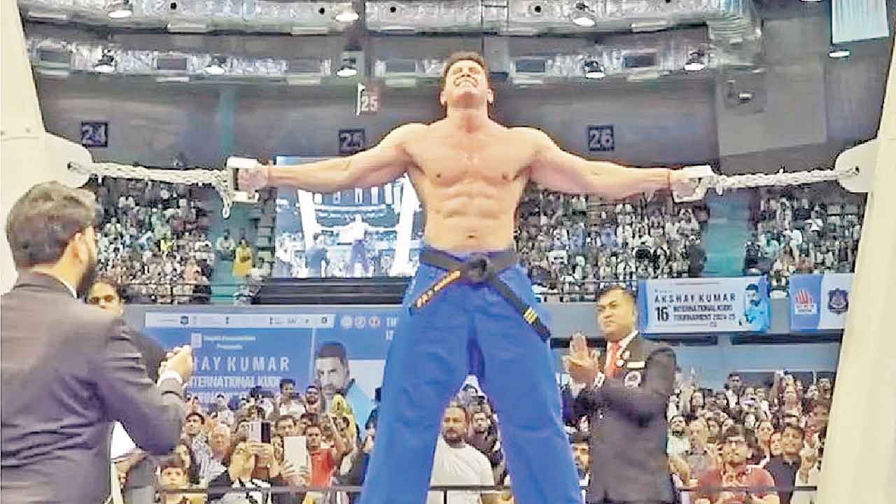 Vispy Kharadi | గిన్నిస్‌ రికార్డు.. హెర్క్యులెస్‌ స్తంభాలను ఎక్కువసేపు నిలబెట్టిన భారతీయ అథ్లెట్‌