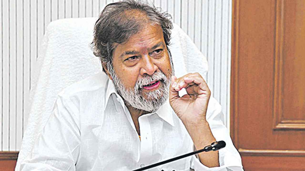 మెడికల్‌ కాలేజీల పనులు పూర్తి చేయాలి