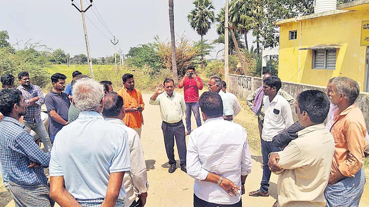 గేట్‌వాల్‌ హోల్‌ మట్టితో నింపడమేంటి?