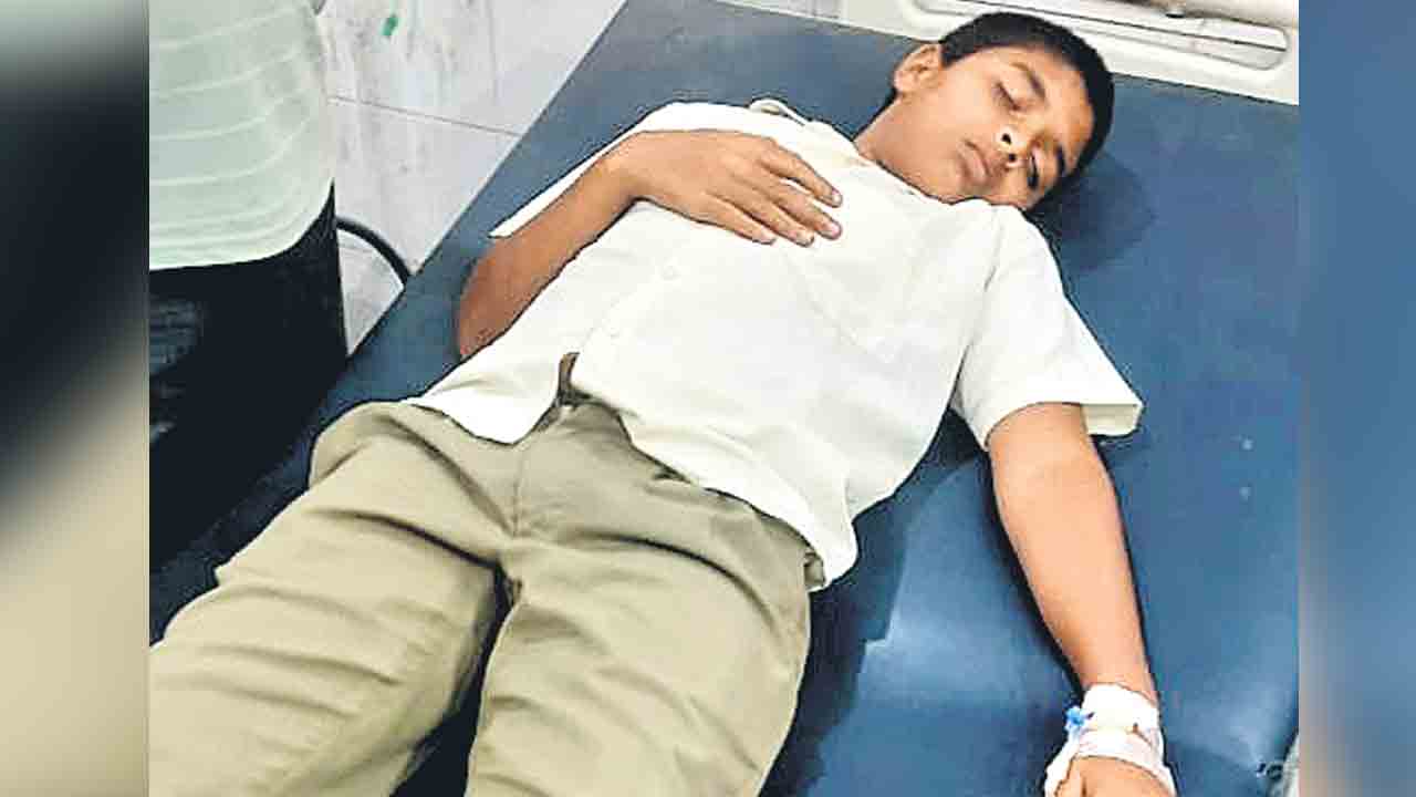 పెద్దాపూర్‌ గురుకులంలో విద్యార్థికి అస్వస్థత