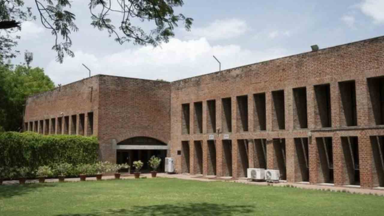 క్యూఎస్‌ టాప్‌-50లో ఐఐఎం అహ్మదాబాద్‌, బెంగళూరు