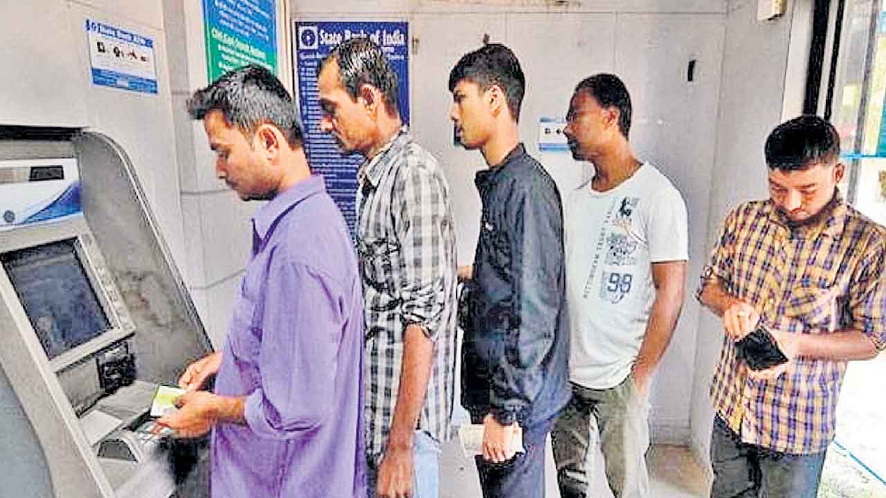 ATM Charges | మే నుంచి ఏటీఎం చార్జీల వాత.. ఇక విత్‌డ్రా చేసినా, బ్యాలెన్స్‌ ఎంక్వైరీ చేసినా బాదుడే