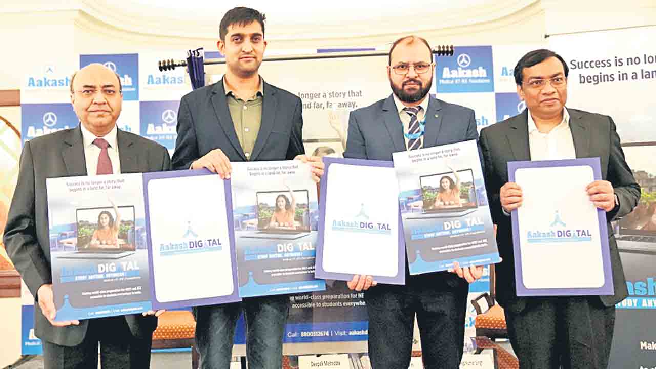 ఆకాశ్‌ డిజిటల్‌ శిక్షణతో ఫలితాలు మెరుగు