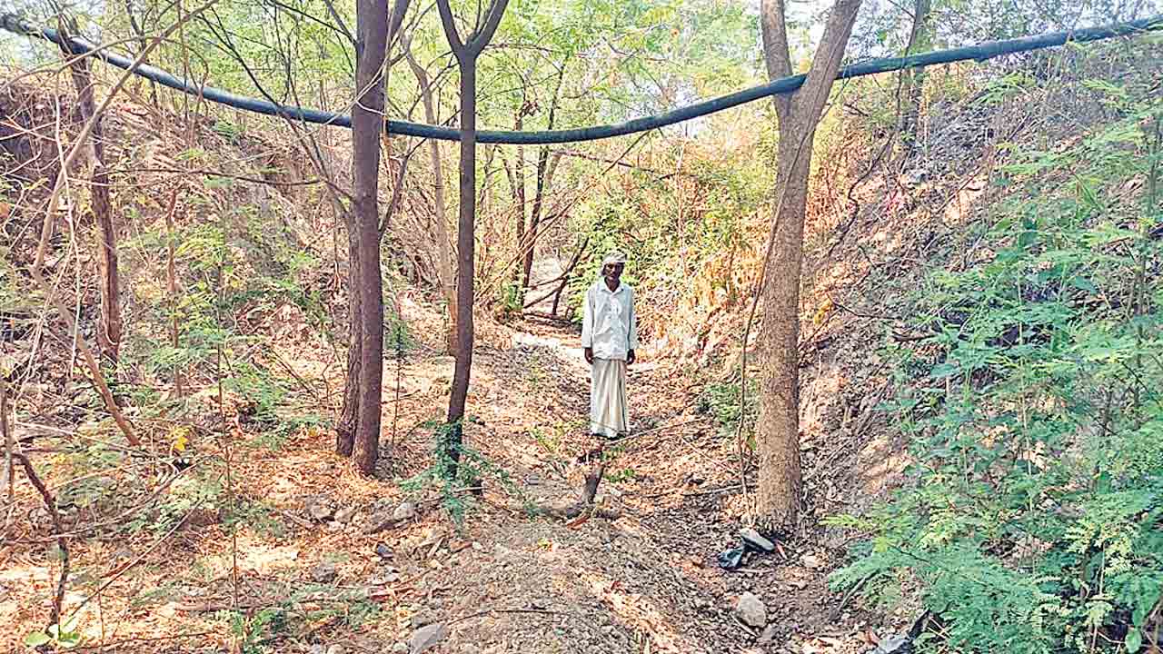 కాల్వ ఇట్లా.. నీళ్లెట్లా?