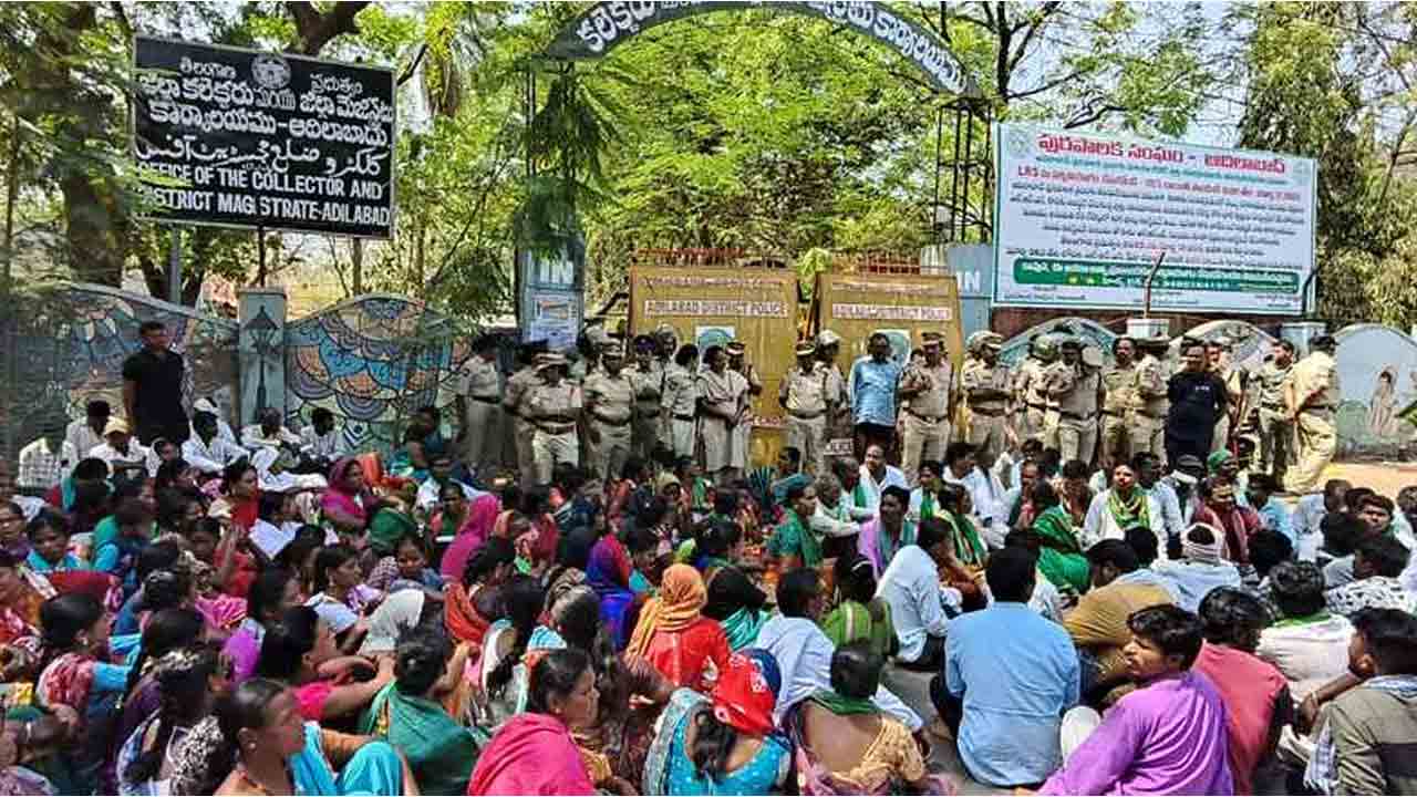 Dharna | గృహజ్యోతి పథకం కింద కరెంటు మీటర్లు మంజూరు చేయాలని ధర్నా