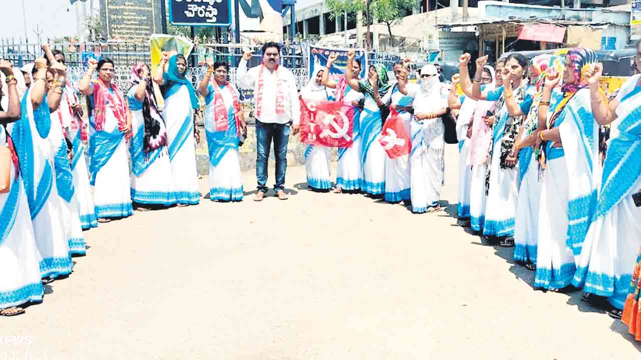 ఆశాలపై లాఠీచార్జి అమానుషం