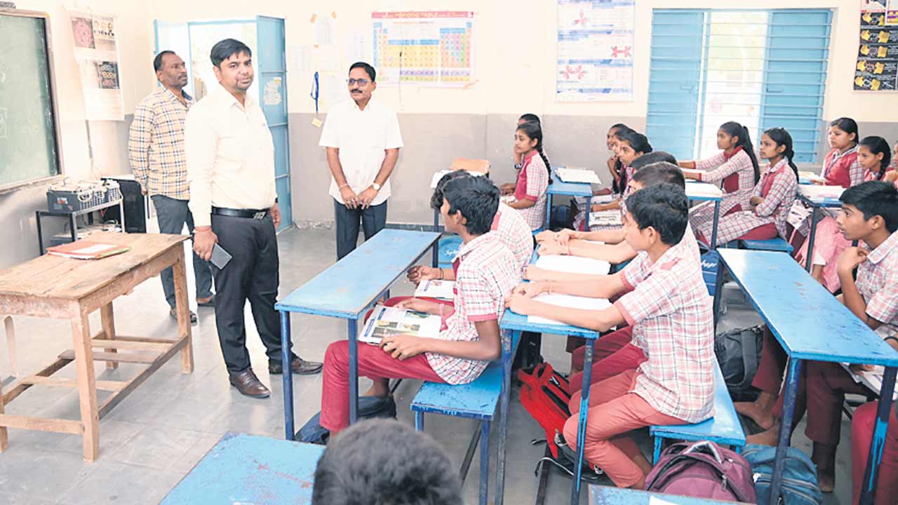 ఇంటర్‌ పరీక్షలు పకడ్బందీగా నిర్వహించాలి