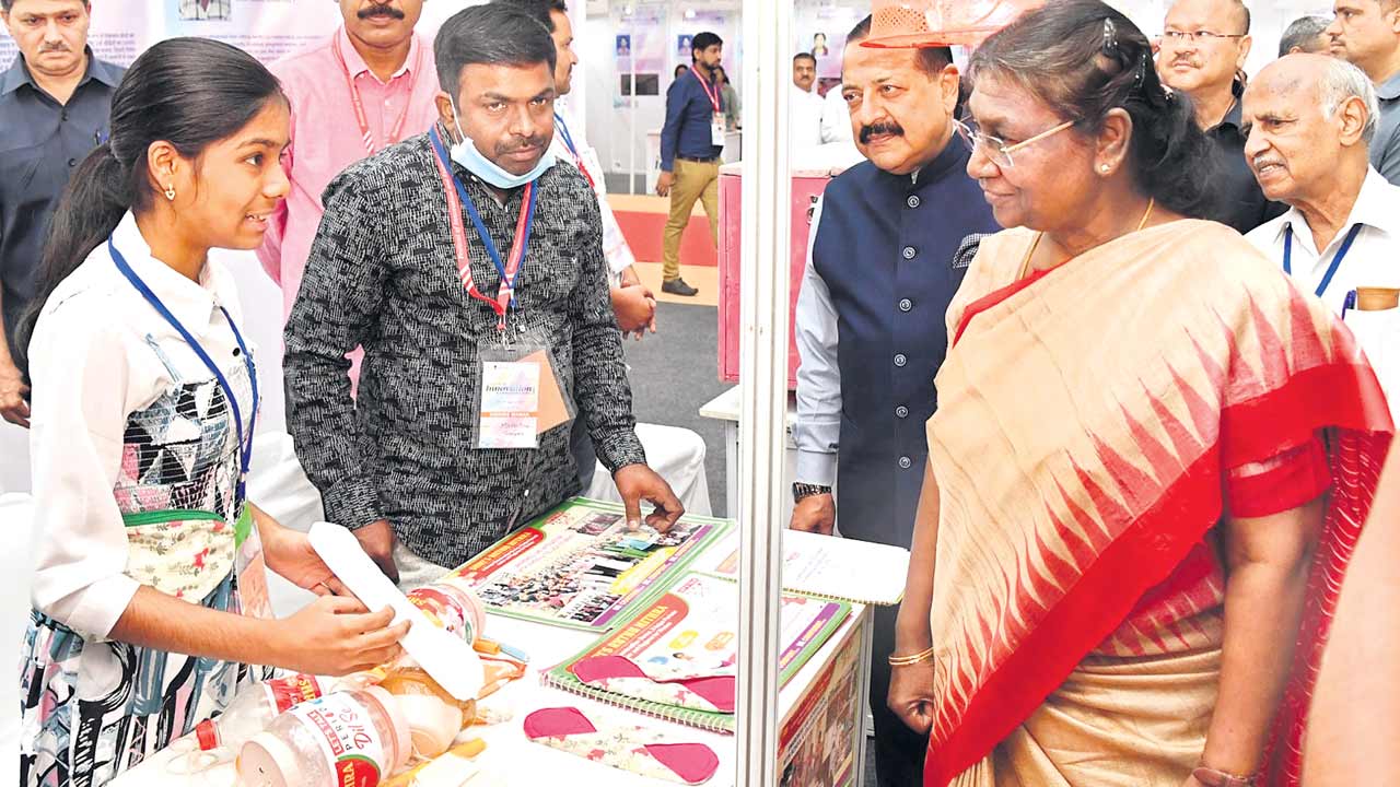 అంతర్జాతీయ సైన్స్‌ సదస్సుకు మంచిర్యాల విద్యార్థిని