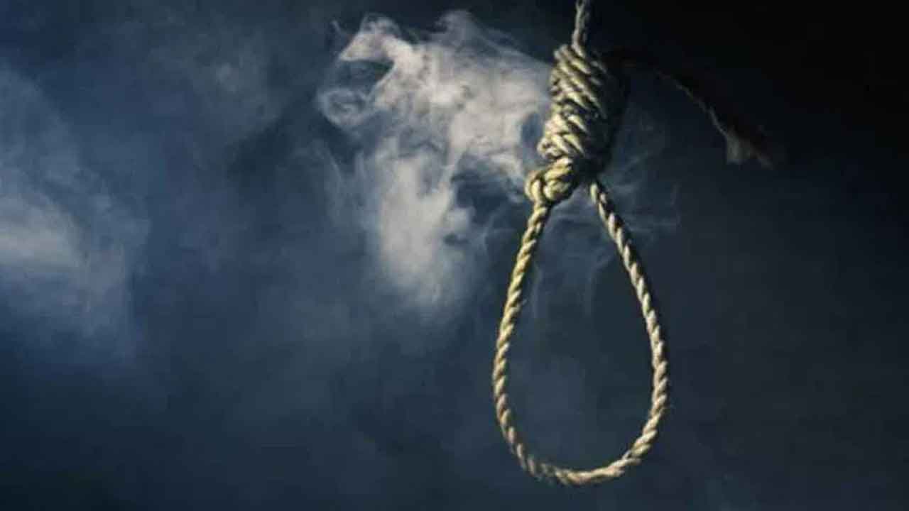 Blood Test | రక్త పరీక్షలకు భర్త ఒప్పుకోలేదని.. ఉరేసుకుని భార్య ఆత్మహత్య