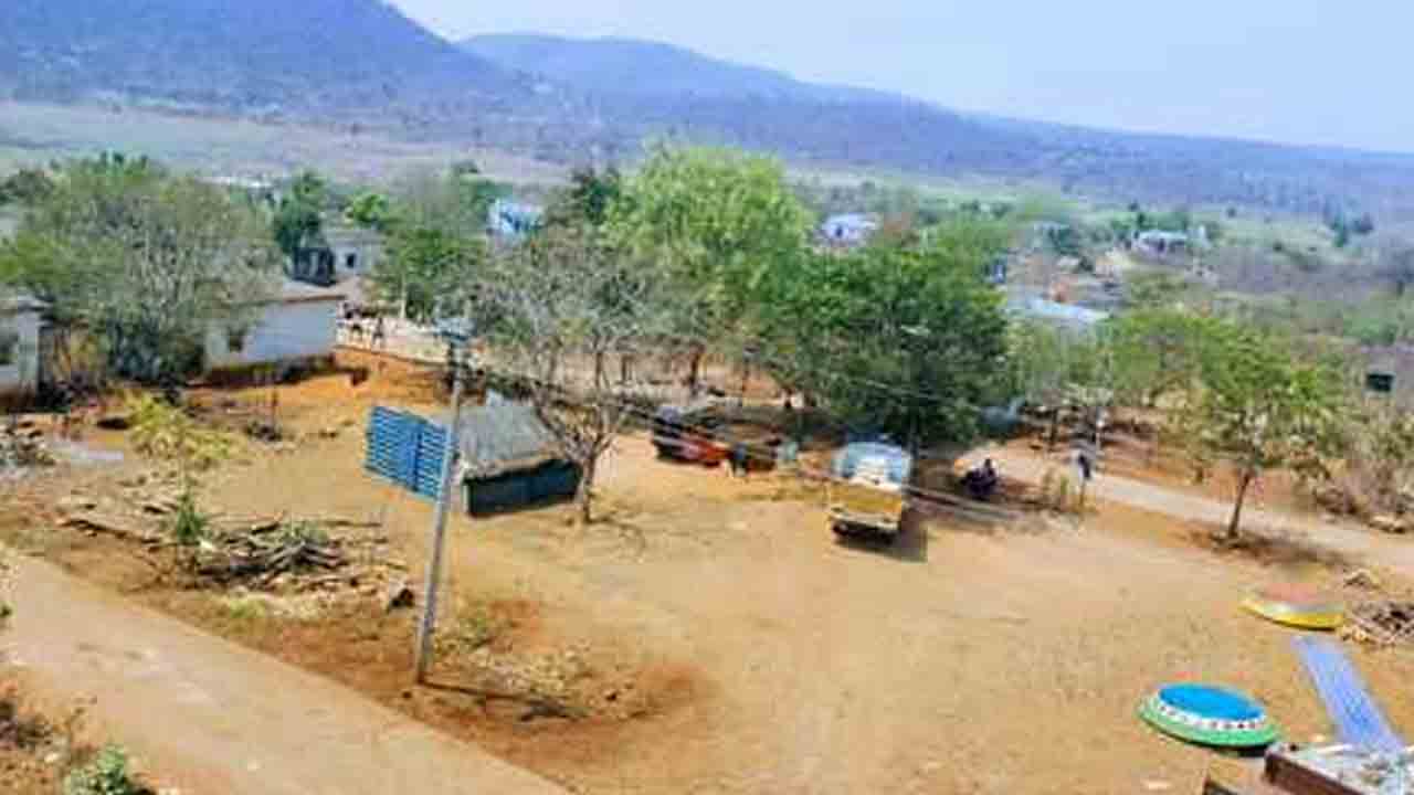 Amaragiri Village | పేరుకే పైలెట్ ప్రాజెక్టు.. అమరగిరిలో చెంచుల ఇండ్లకు కరెంట్ కట్