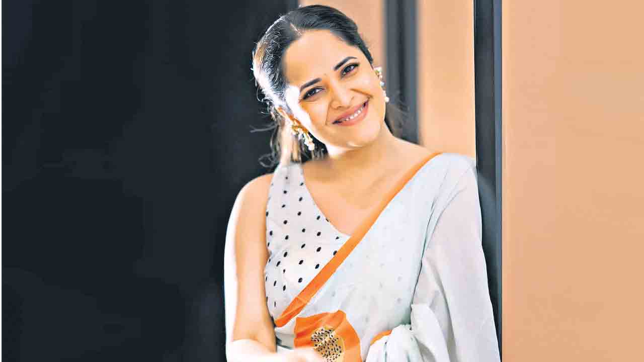 Anasuya Bharadwaj | సాహసోపేత ఆధ్యాత్మిక ఇతివృత్తం.. అనసూయ భరద్వాజ్‌ నాగబంధం