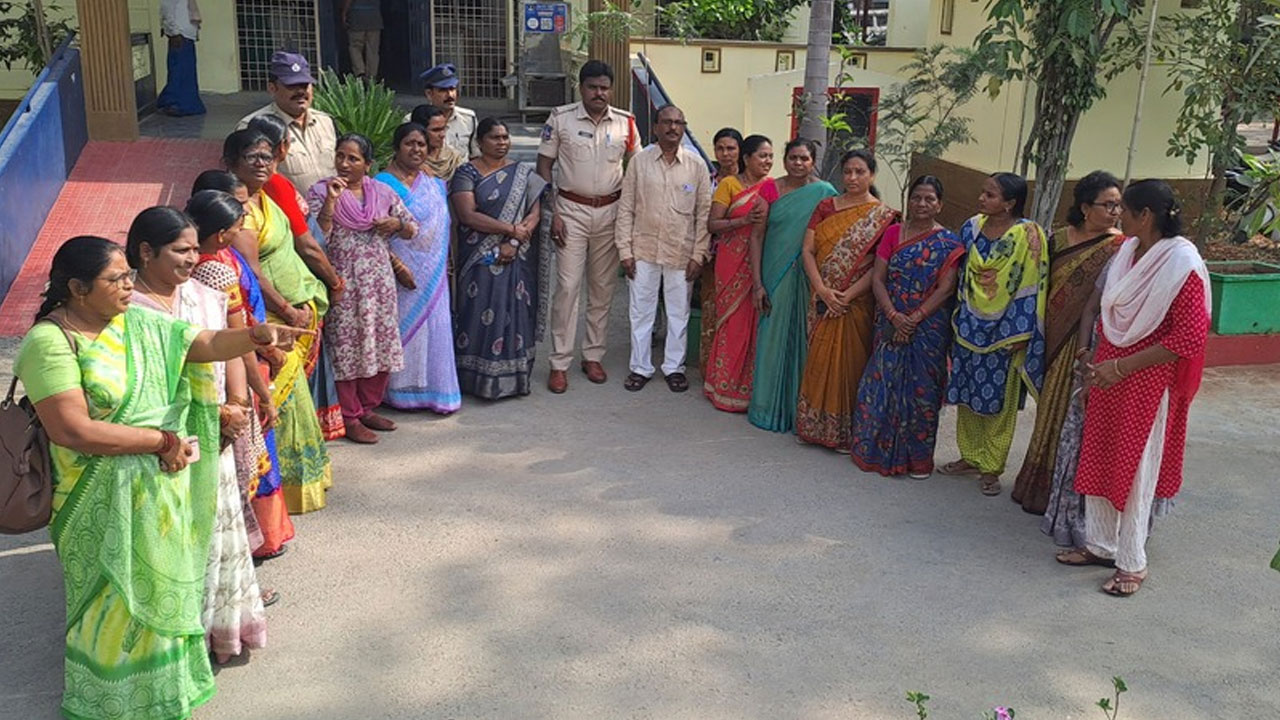 Anganwadi Teachers | రజాకార్లను తలదన్నేలా.. అంగన్వాడీలపై ముఖ్యమంత్రి రేవంత్ రెడ్డి దుర్మార్గపు ఆలోచనలు