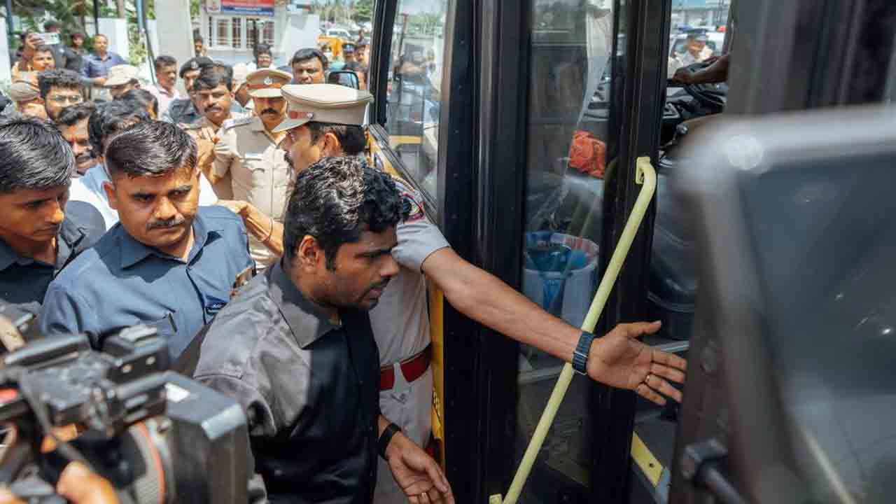 TASMAC scam | తమిళనాడులో మద్యం కుంభకోణం.. బీజేపీ ఆందోళనలు.. అరెస్టులు..!