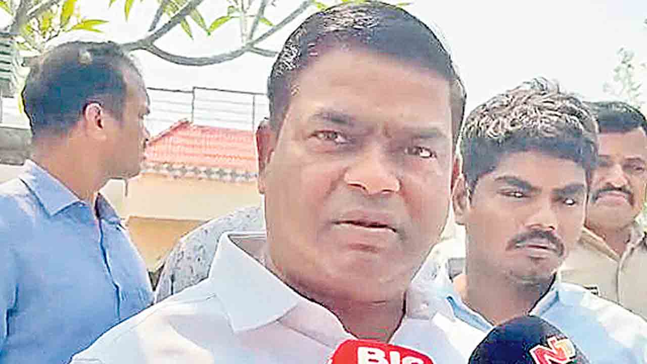 కబ్జాలు కాంగ్రెసోళ్లు చేస్తరు!