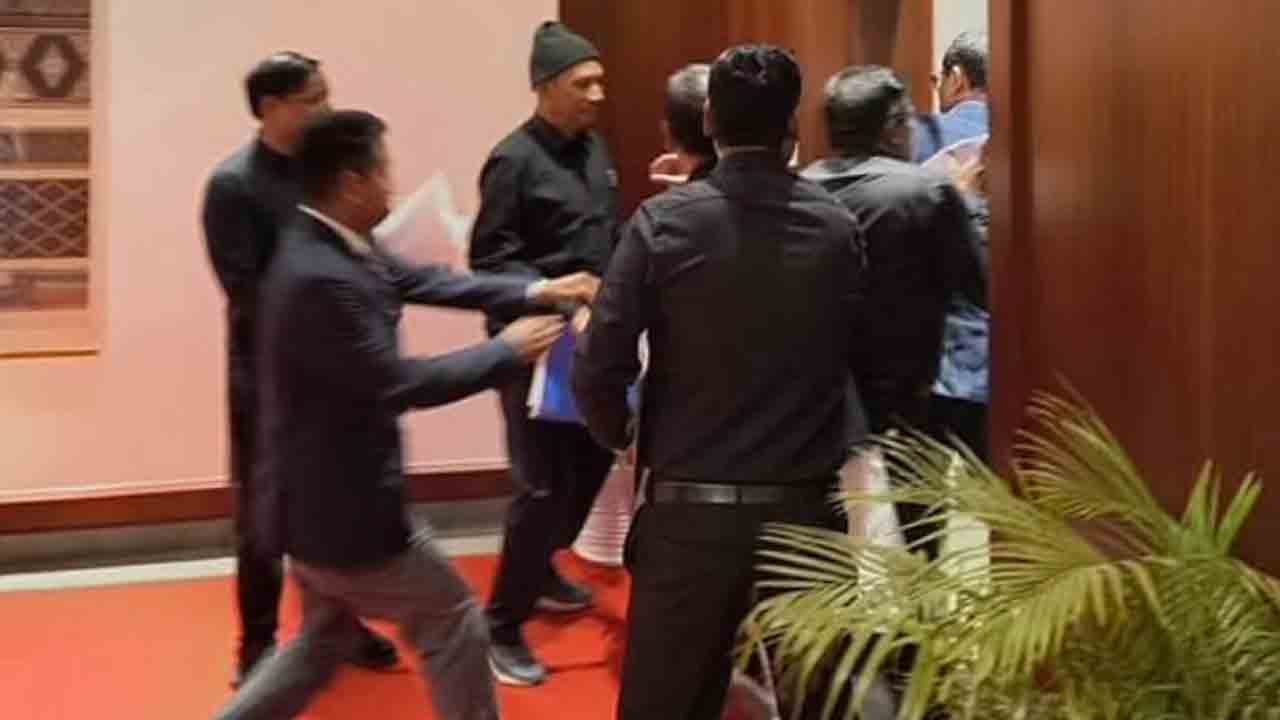 Assam Assembly Ruckus | అస్సాం అసెంబ్లీలో గందరగోళం.. కాంగ్రెస్‌ ఎమ్మెల్యే తనపై   దాడి చేసినట్లు  డిప్యూటీ స్పీకర్‌ ఆరోపణ