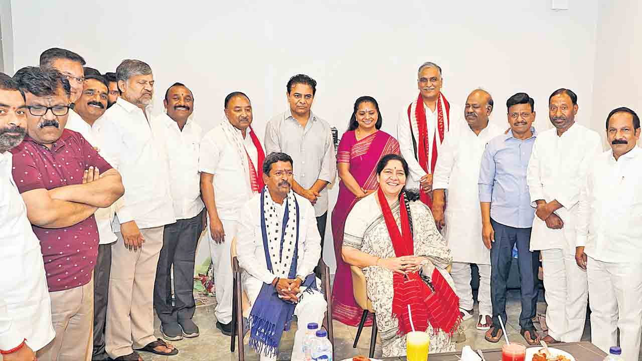 అసెంబ్లీలో బీఆర్‌ఎస్‌ ధూంధాం