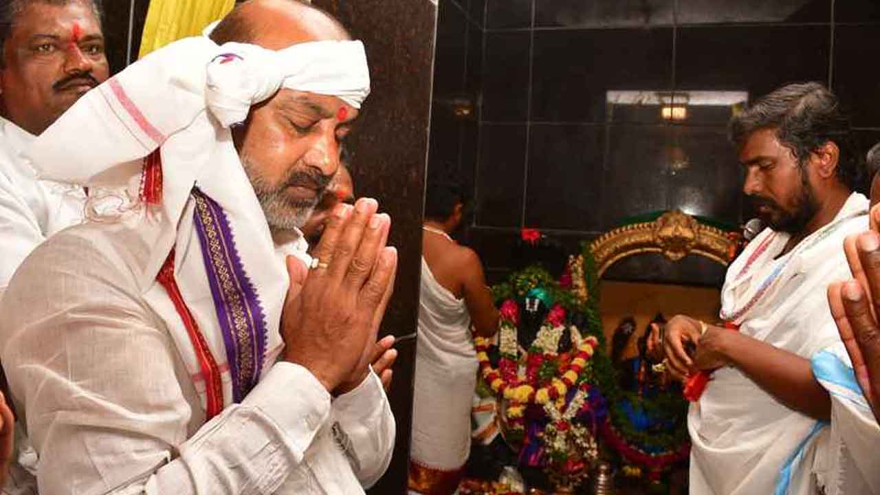 Bandi Sanjay | నల్లగొండ లక్ష్మీనరసింహ స్వామిని దర్శించుకున్న బండి సంజయ్