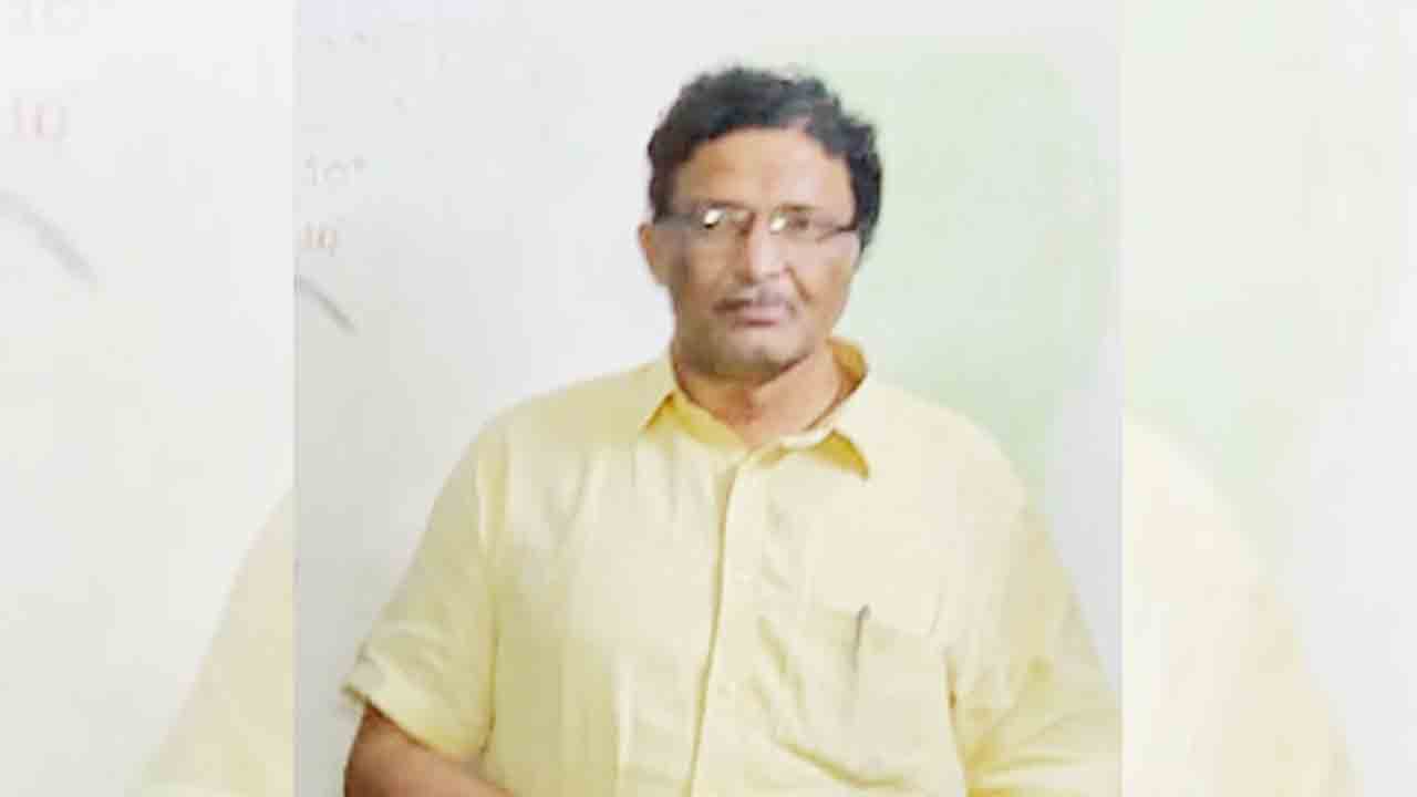 పక్కదారి పట్టిన బీసీ వెల్ఫేర్‌ నిధులు.. వనపర్తి బీసీ వెల్ఫేర్‌ అధికారి సస్పెన్షన్‌