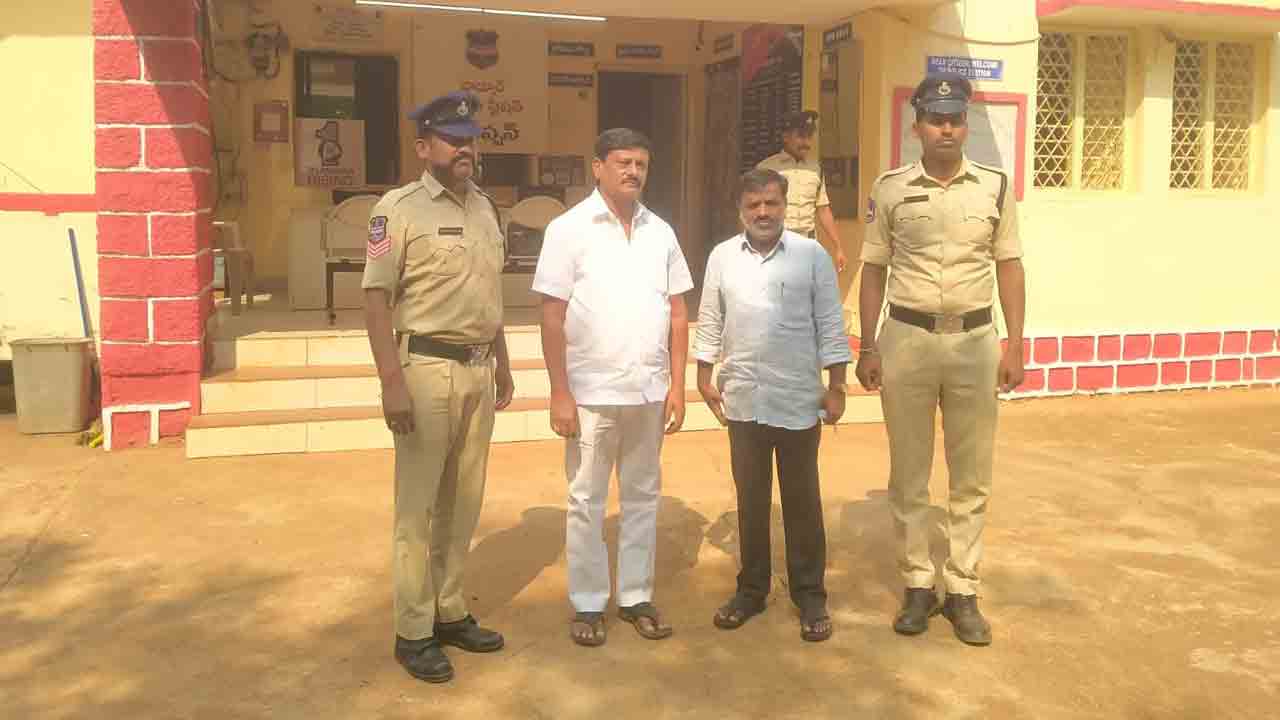 BRS Ex Sarpanches | ‘చలో అసెంబ్లీ’ ముట్టడి.. బీఆర్‌ఎస్‌ మాజీ సర్పంచుల ముందస్తు అరెస్టు