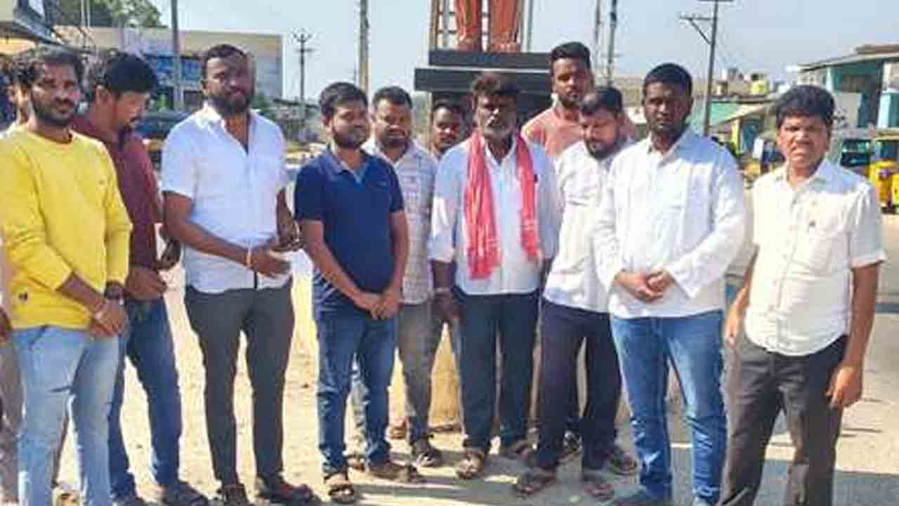 BRS leader matla madhu | మాట్ల మధు కమీషన్లు తీసుకుంటాడన్న ఆరోపణలపై జిల్లెల్ల గ్రామస్తుల ఫైర్