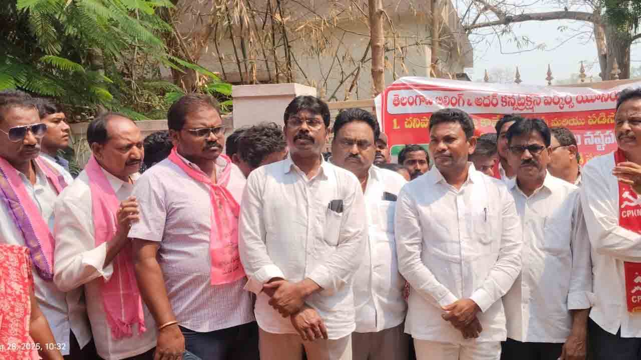 ఆసుపత్రి ఎదుట బీఆర్‌ఎస్‌, వామపక్ష నేతల ధర్నా..