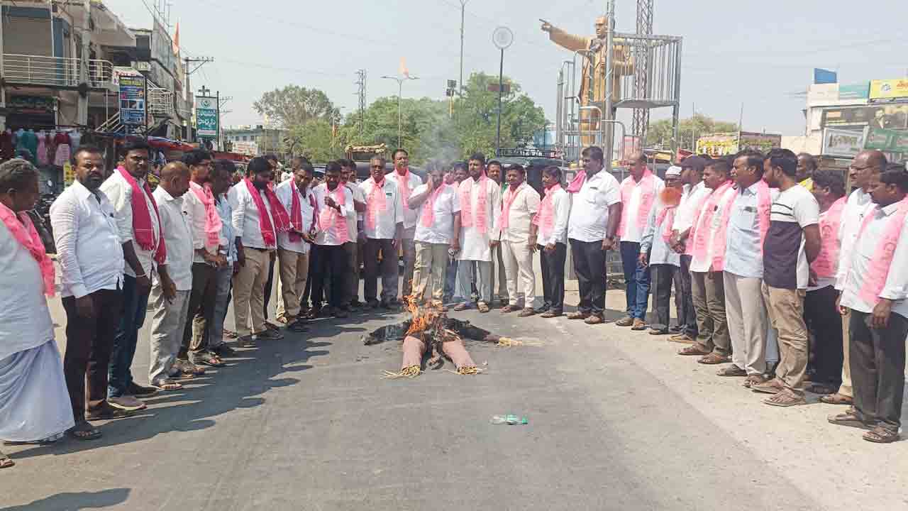 జగదీశ్‌రెడ్డి సస్పెన్షన్‌కు వ్యతిరేకంగా మక్తల్‌లో బీఆర్‌ఎస్‌ రాస్తారోకో..!