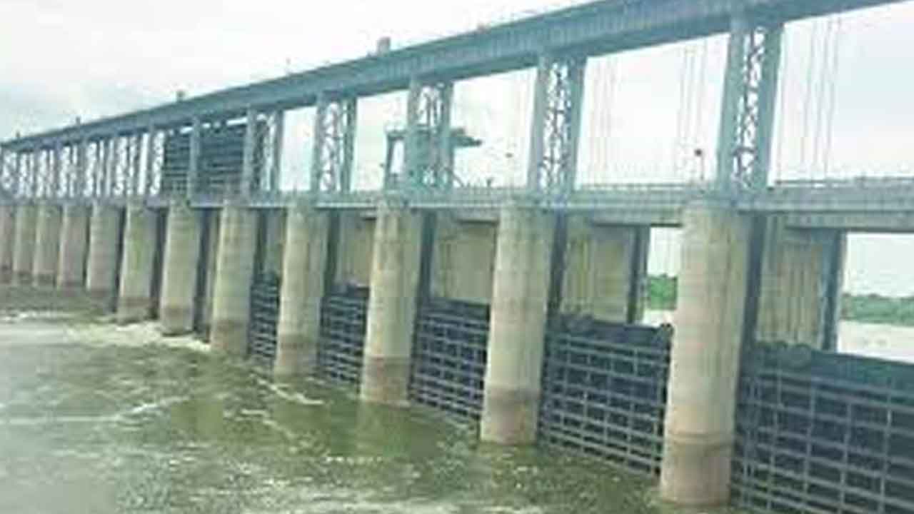 బాబ్లీ నుంచి నీటి విడుదల