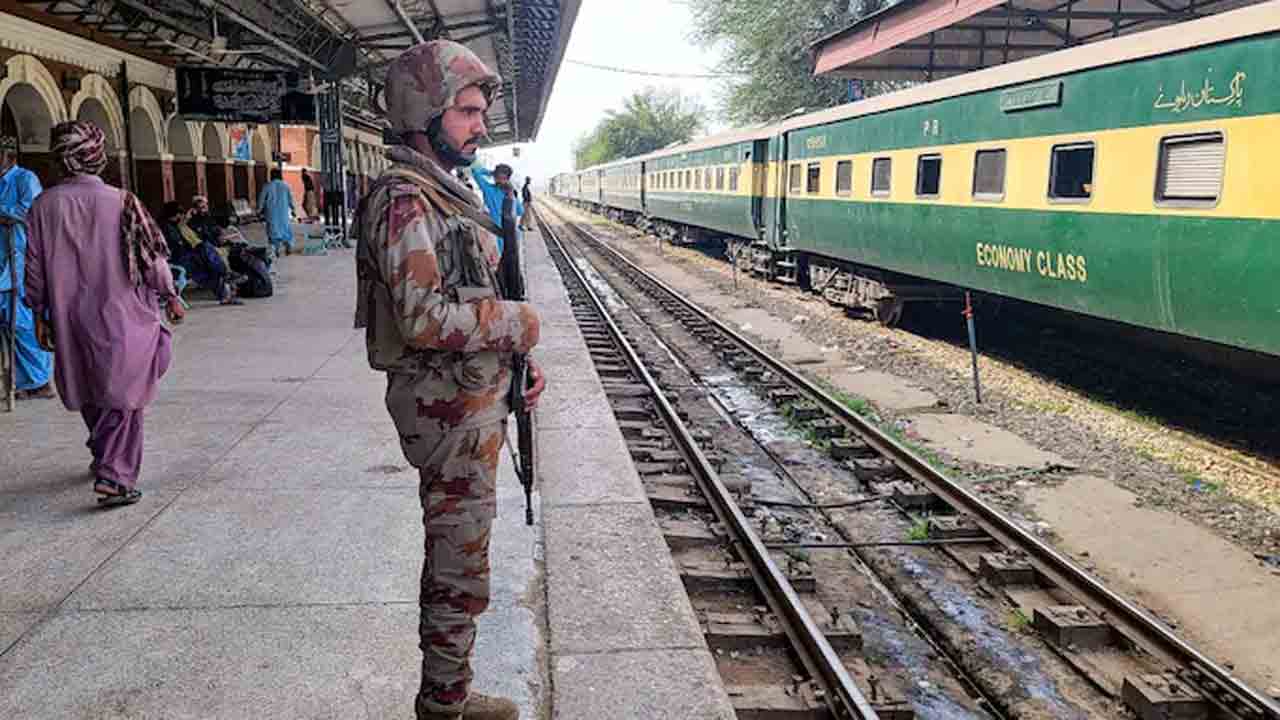 Train Hijack | 214 మంది పాక్‌ సైనికులను హతమార్చాం : బలూచిస్థాన్‌ లిబరేషన్‌ ఆర్మీ ప్రకటన
