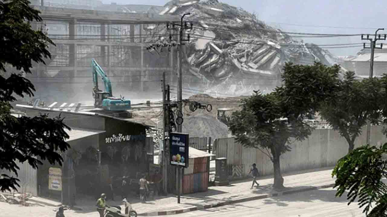 Earthquake | భూకంపం ధాటికి బ్యాంకాక్‌లో ఎమర్జెన్సీ విధింపు.. నగరాన్ని వీడుతున్న వేలాది మంది