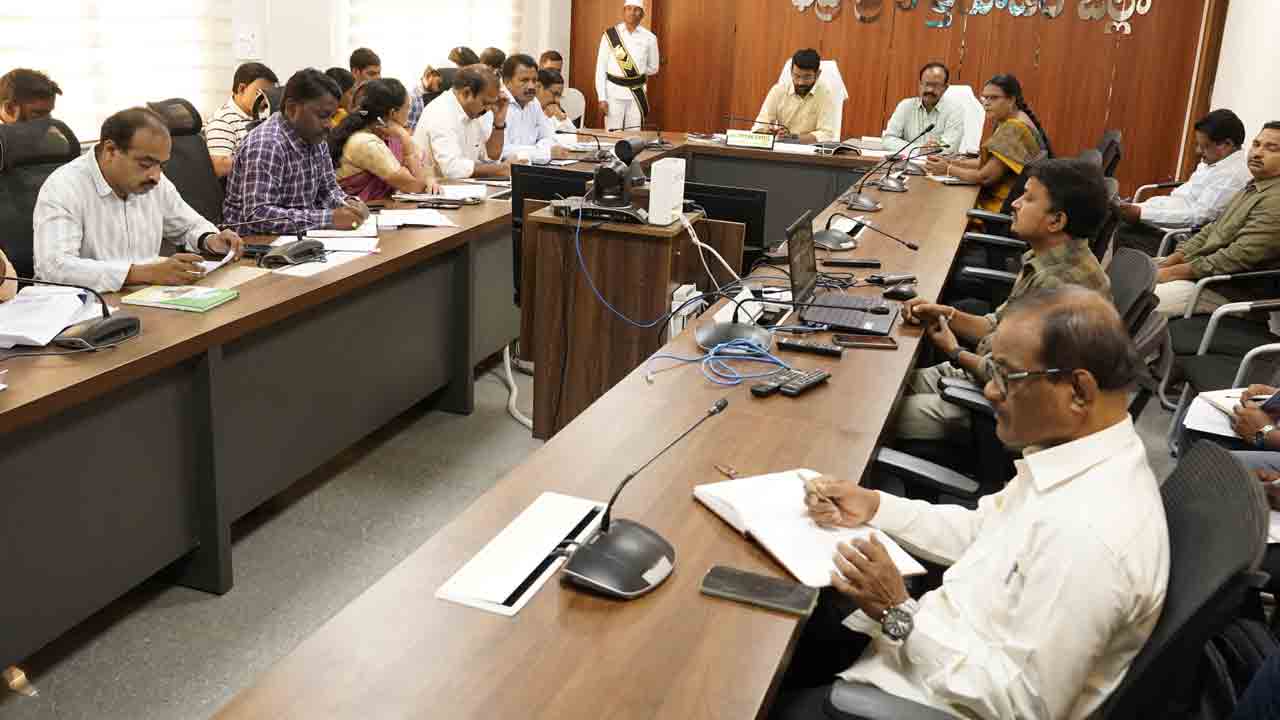 ‘ఉపాధి’ లక్ష్యాలను పూర్తి చేయండి