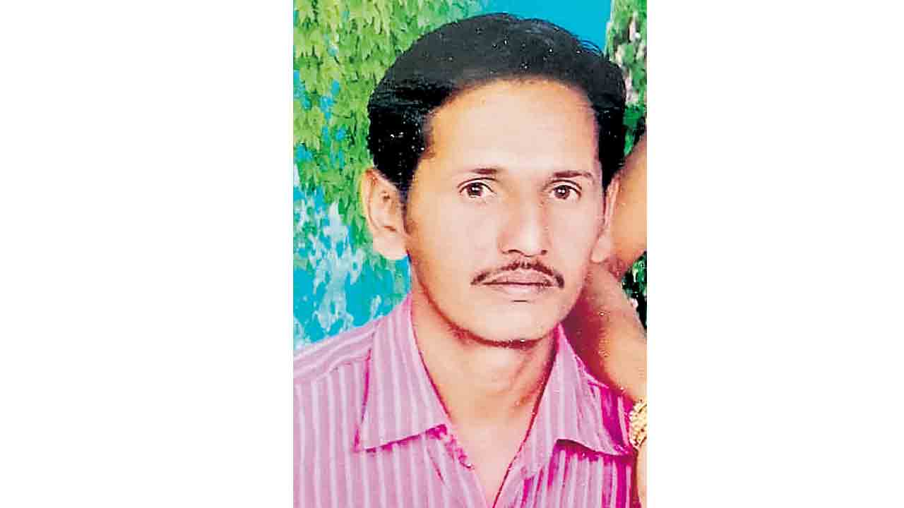 ఆటోడ్రైవర్‌ ఆత్మహత్య ఆటోనడువక..