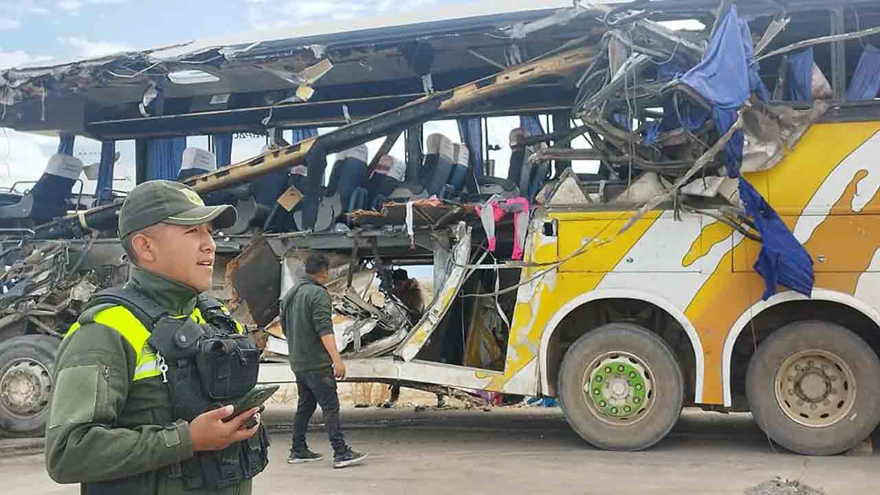 Road accident | ఎదురెదురుగా ఢీకొన్న రెండు బస్సులు.. 37 మంది దుర్మరణం