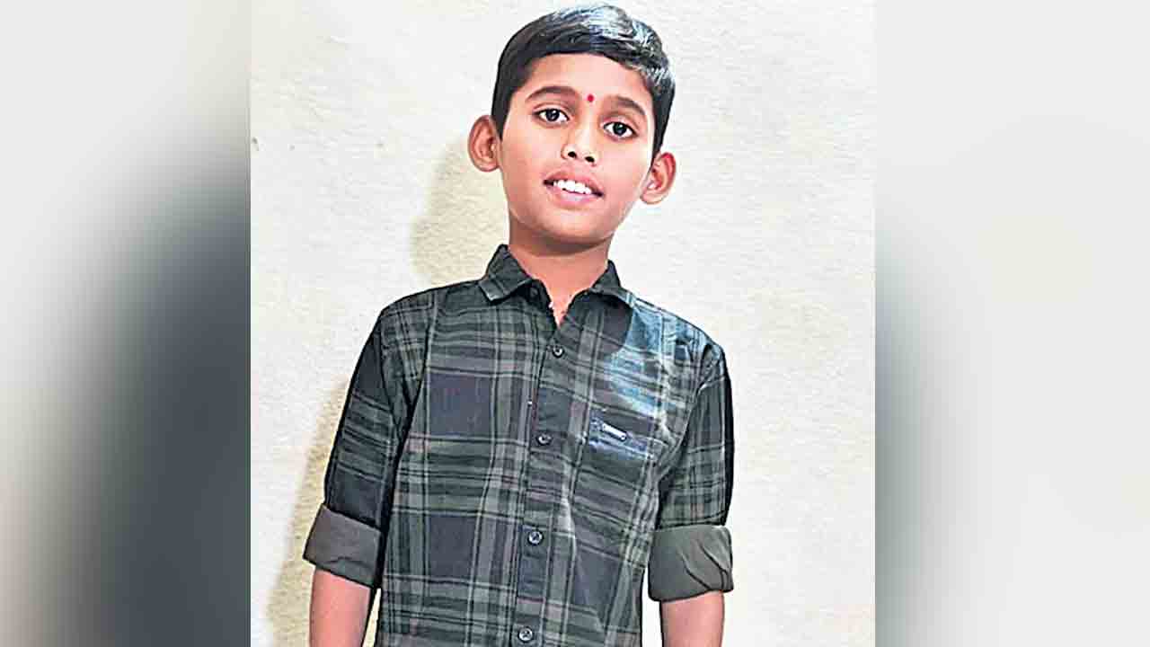 బాలుడిని బలిగొన్న బస్సు