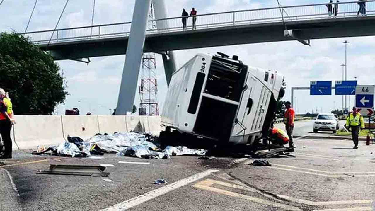 Bus Crash | హైవేపై బోల్తాపడిన బస్సు.. 12 మంది మృతి