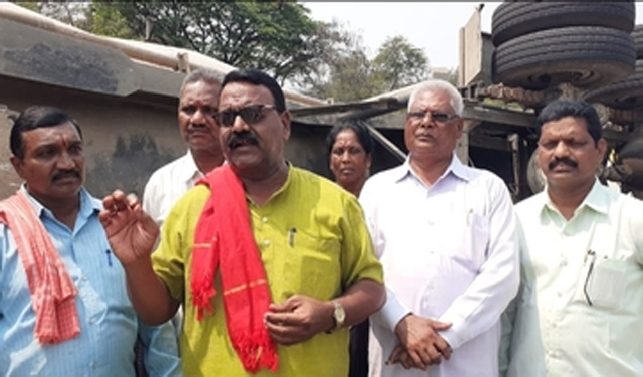 Godhavarikhani | ప్రజల ప్రాణాలు పోతున్నా… ప్రజా ప్రతినిధులకు సోయి లేదా..?