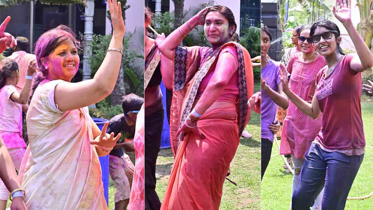 Holi Celebrations |  నిజామాబాద్‌ నగరంలో హోలీ వేడుకల ఫోటో గ్యాలరీ