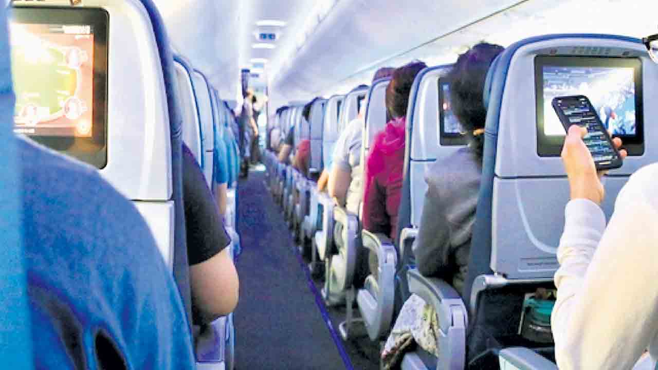 సీటులో సూది గుచ్చుకొని కుంగిపోయా!