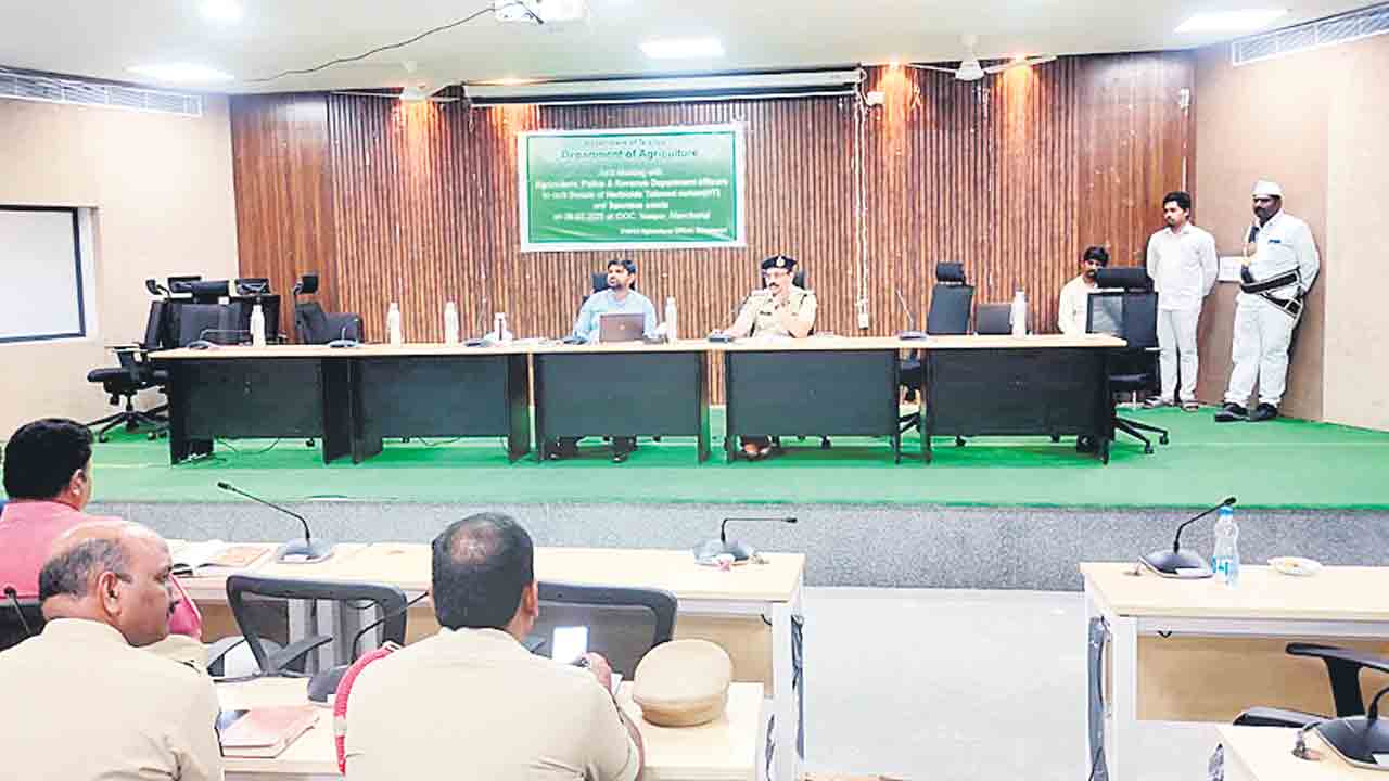 నకలీ పత్తి విత్తనాలను అరికట్టాలి