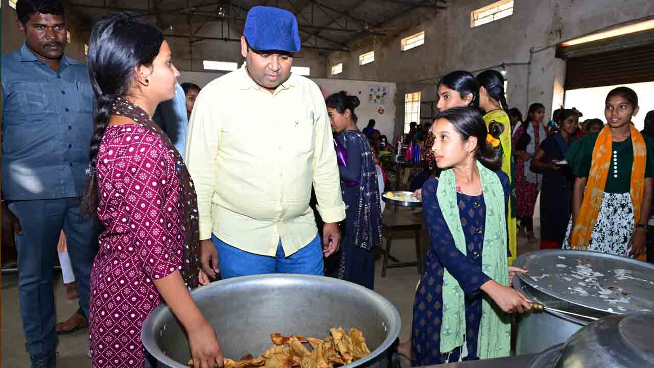 Collector Rahul Raj | రోజూ వారి మెనూ పక్కాగా అమలు చేయాలి : కలెక్టర్‌ రాహుల్‌ రాజ్‌