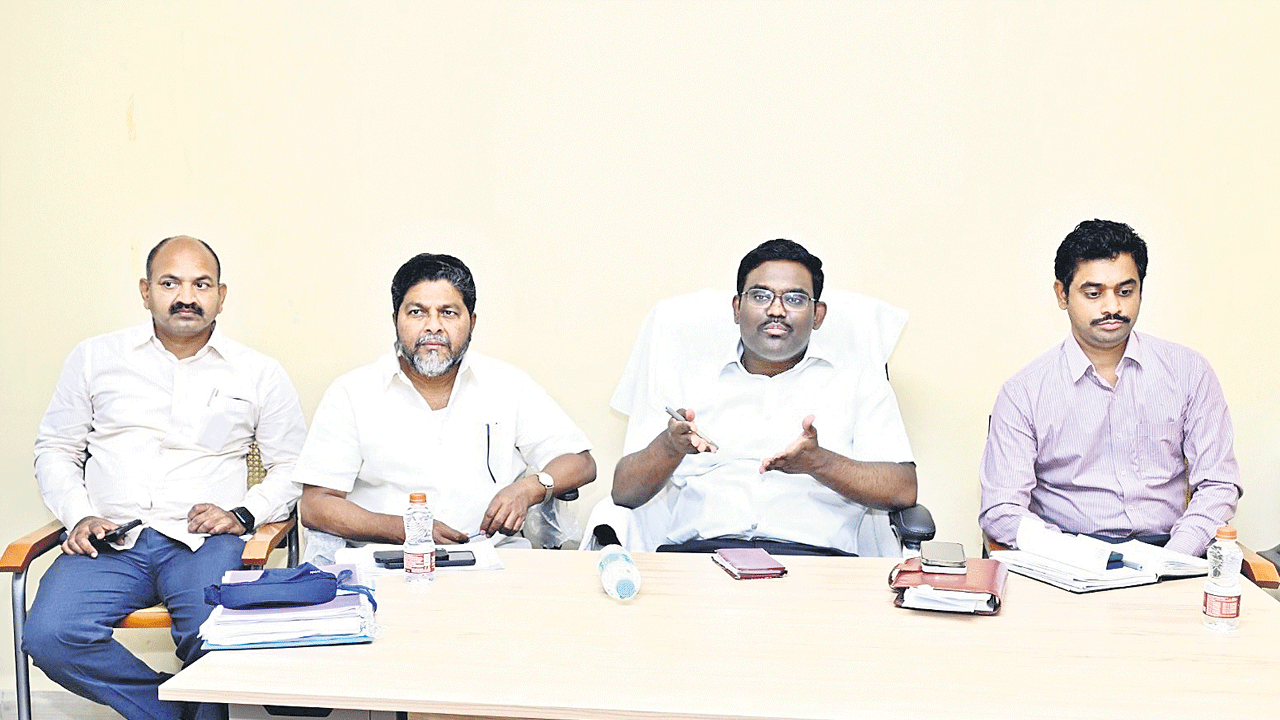 సాగునీటి సమస్య తలెత్తితే.. అధికారులదే బాధ్యత