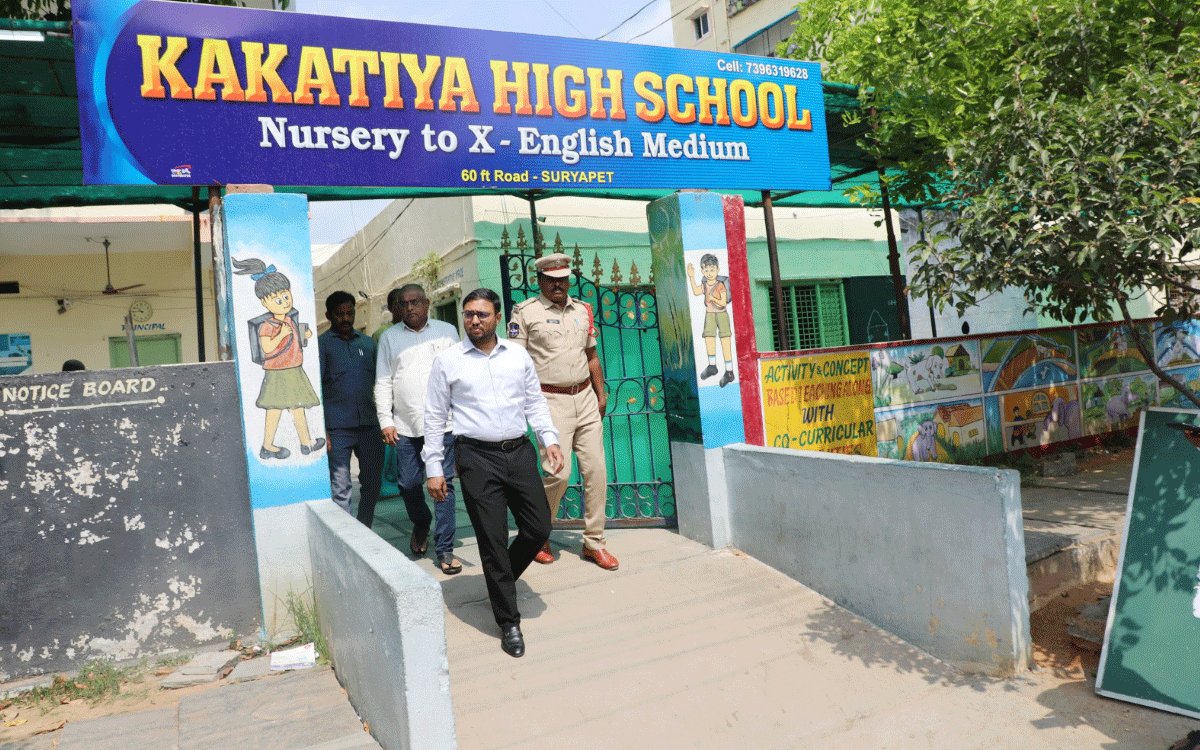 10 Class exams : ప‌దో త‌ర‌గ‌తి ప‌రీక్ష‌ల‌ను స‌జావుగా నిర్వ‌హించాలి : క‌లెక్ట‌ర్ తేజ‌స్ నంద‌లాల్ ప‌వార్‌