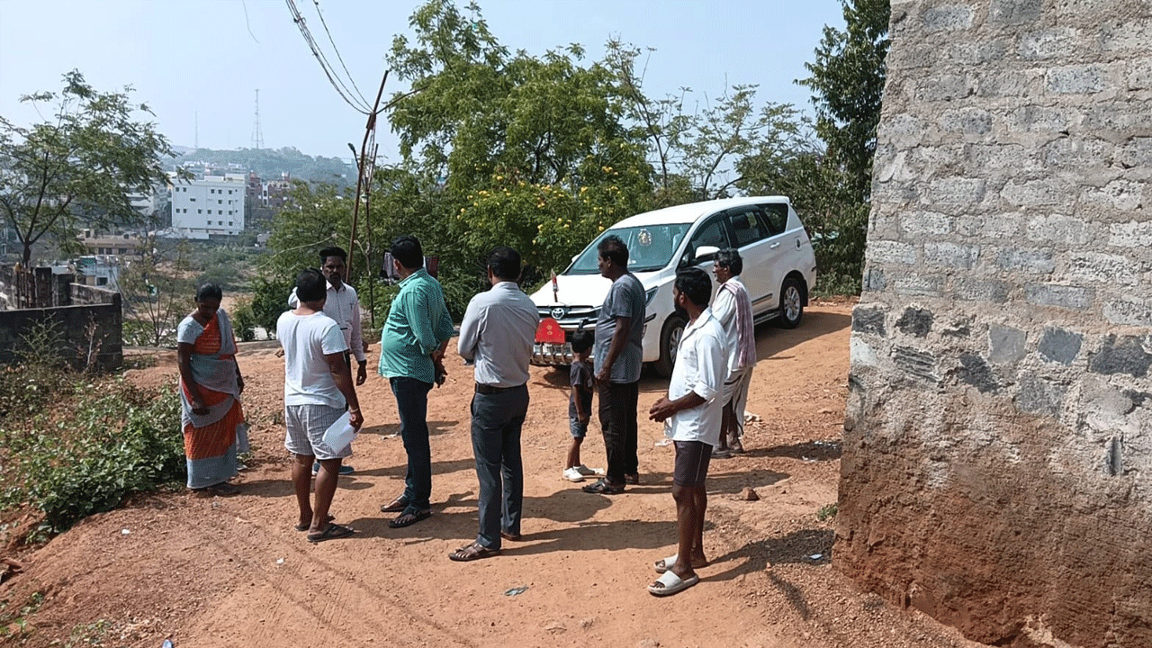 ప్రభుత్వ భూములపై కబంధహస్తం